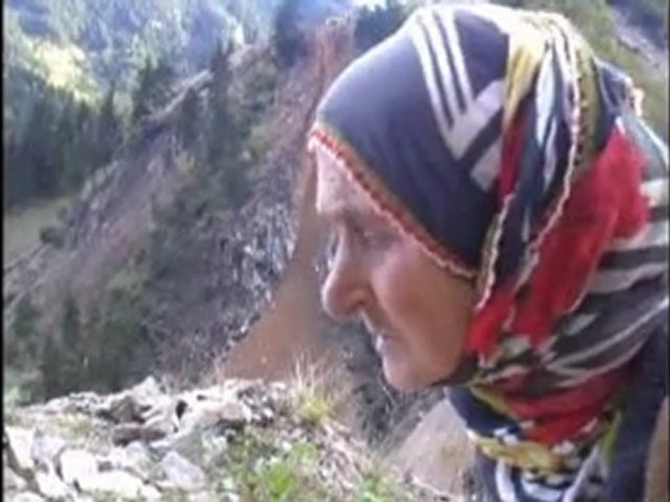 SOLAKLI ÖZGÜR AKSIN