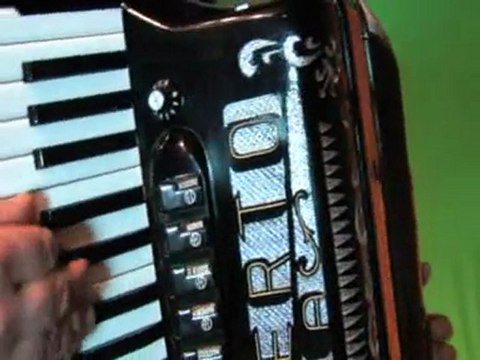 Alberto GARZIA Besame mucho Live accordéon solo -18/01/2010