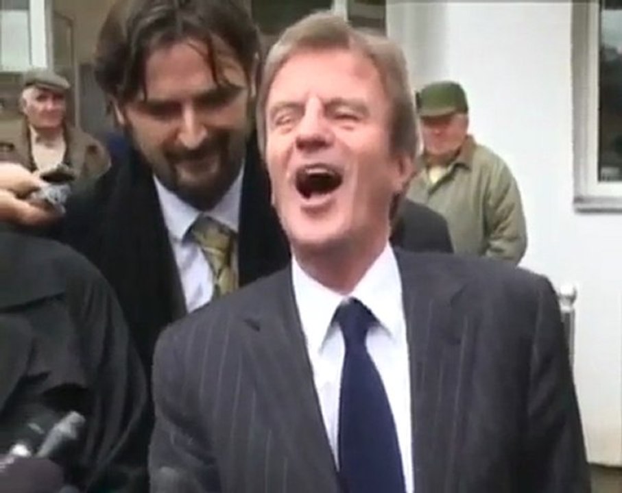 Kouchner accusé de trafique d'organes - Vidéo Dailymotion