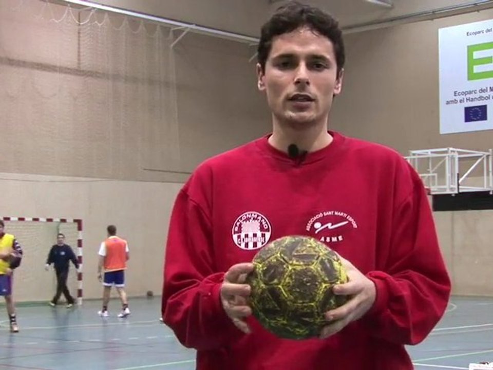 En el balonmano, el contraatque viene de arriba