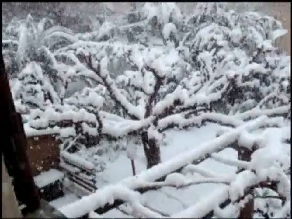 Neige autour de la maison le 8 Mars 2010 - Saint-Estève