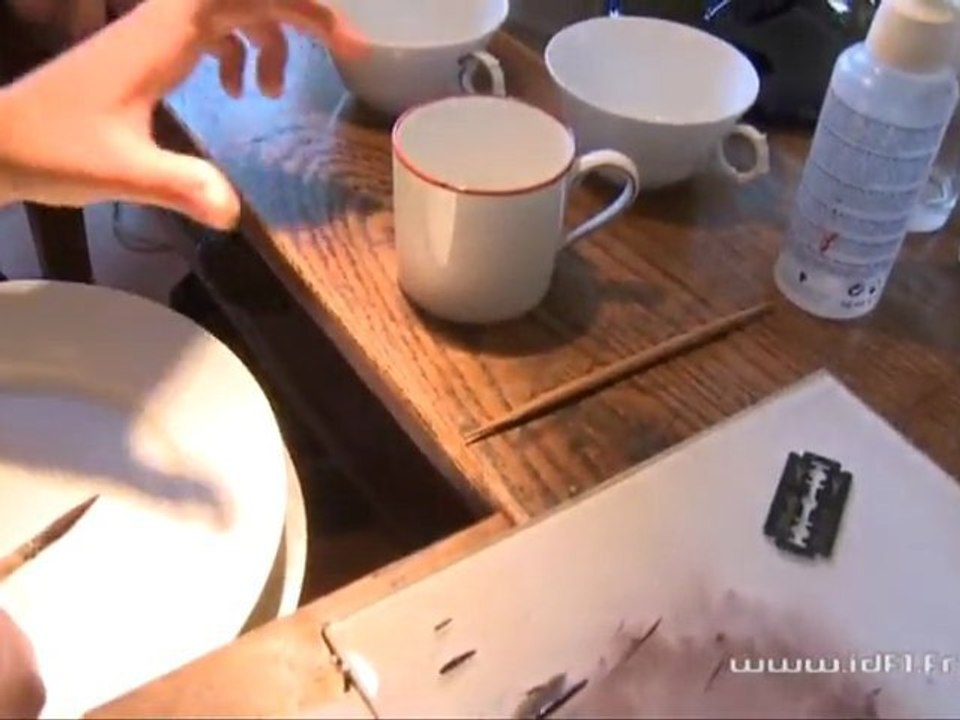 L'atelier de dorure de la manufacture céramique (Sèvres)