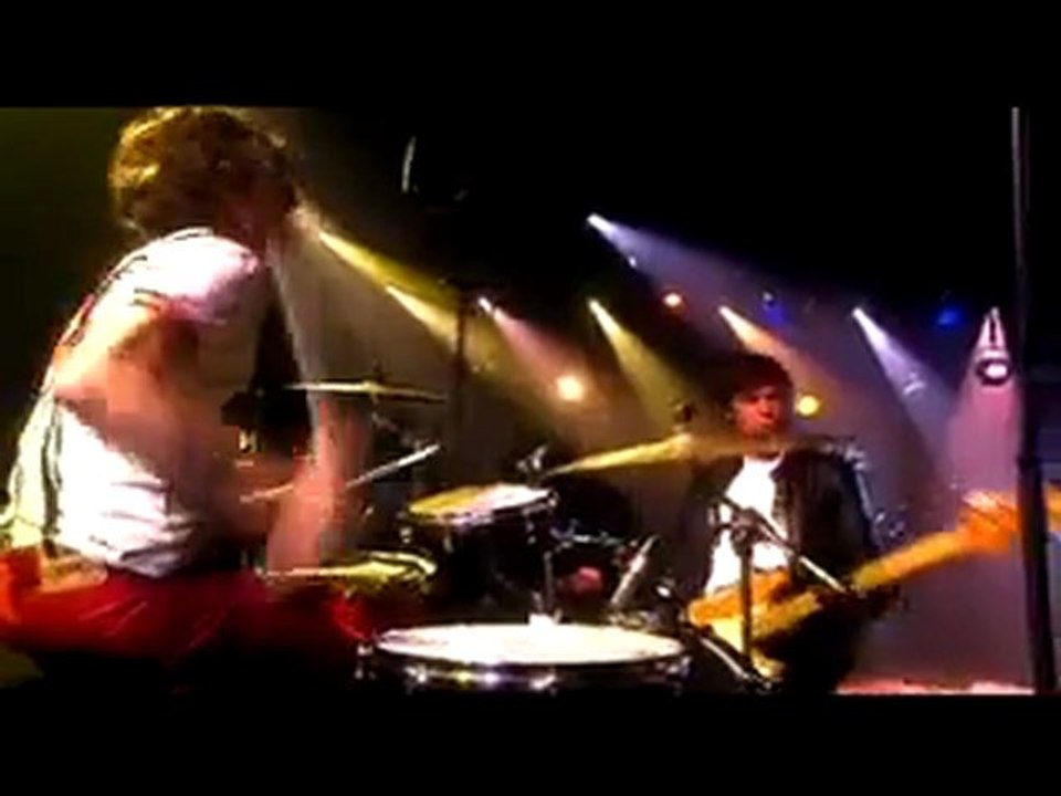 IZIA - ONE SHOT NOT - Back In Town