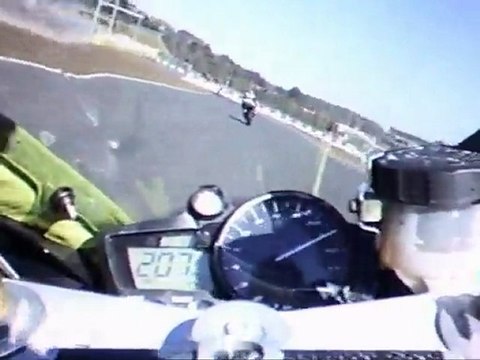 camera embarquee moto piste R1 le mans circuit BUGATTI