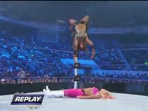Eve Torres w Cryme Tyme vs Natalya w Hart Dynasty