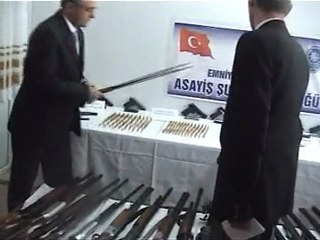 Burdur Emniyeti operasyonunda silah şebekesi çökertildi