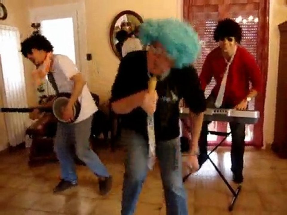 Isabelle a les yeux bleus