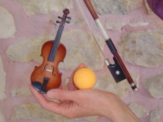 tenue d'archet avec balle ping pong - méthode lesseur