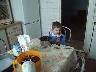 Dimi et le gateaux d'anniversaire pour Maia