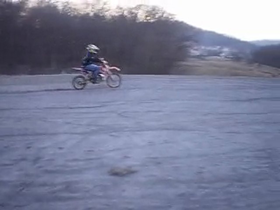 Moi qui cabre en 85 sx ktm 2004