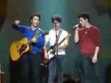 Nick Jonas, Joe & Kevin - Who I Am (Joe messes the lyrics)