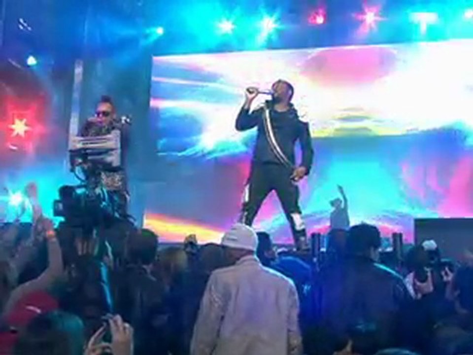 Surprise Black Eyed Peas Performance for Samsung 3D LED TV