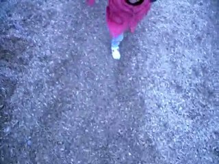 Léana fait de la balançoire