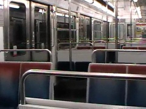 Voyage dans une rame MF67 sur la ligne 12 du métro parisien