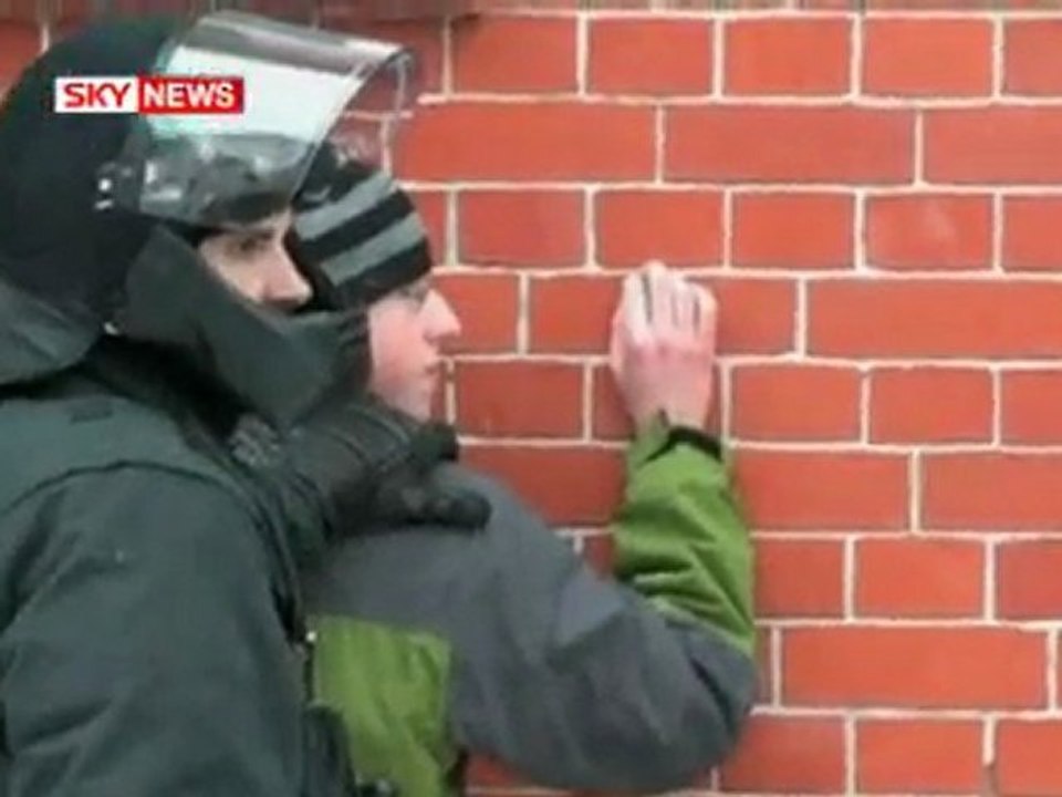 NAZIS WERDEN ÜBERFALLEN IN DRESDEN