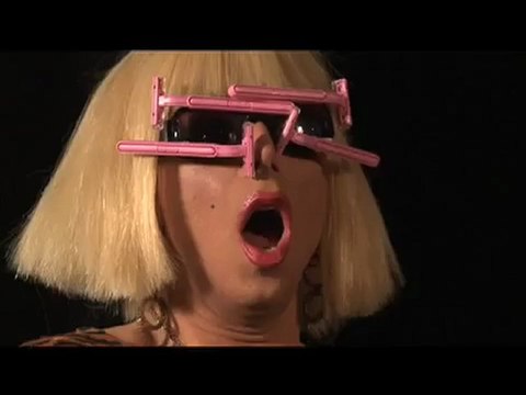 BAD ROMANCE LADY CACA PARODIE !!