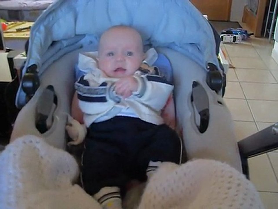 Bastien dans le landau 1