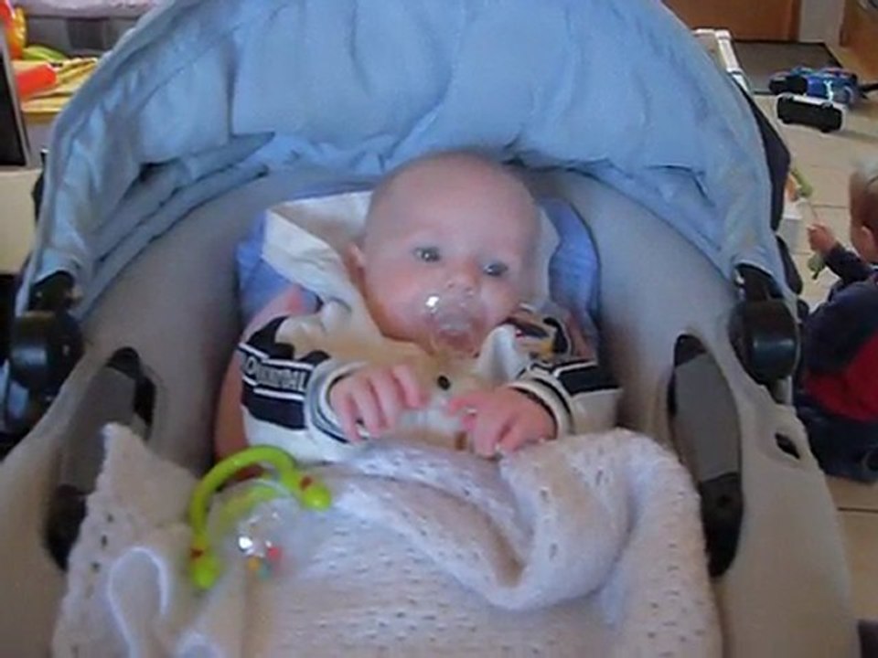 Bastien dans le landau 2