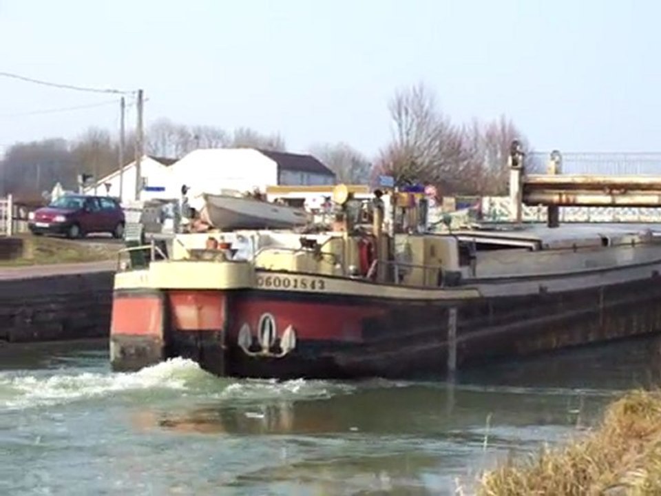 LE PONT LEVANT DE LUZY SUR MARNE
