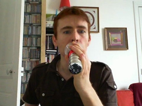 Wiwi égratigne Je fais semblant