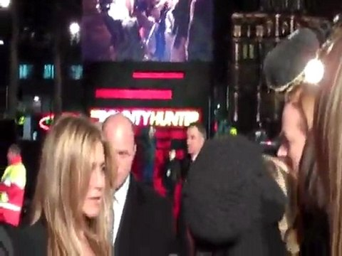 Jennifer Aniston - The Bounty Hunter Premiere - VIDEO 1