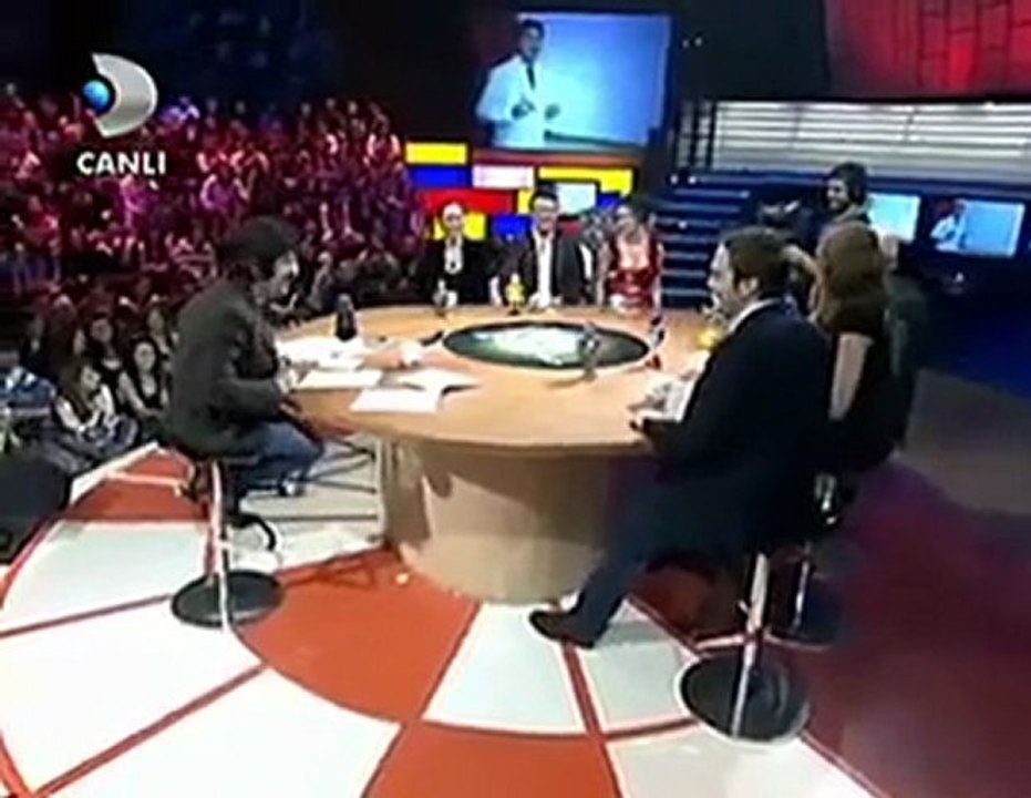 Medya Kralı - İngilizce öğretmeni