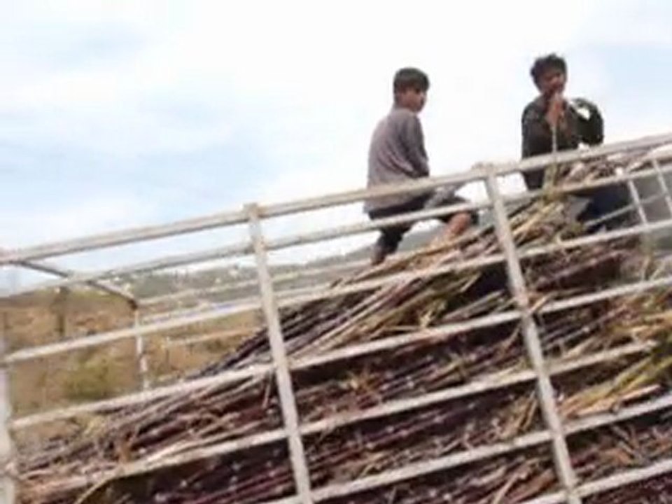 2m12s vues du bus de Chitwan à Kathmandou