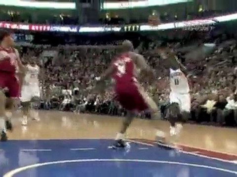 Jrue Holiday floats a pass to Andre Iguodala for the big all