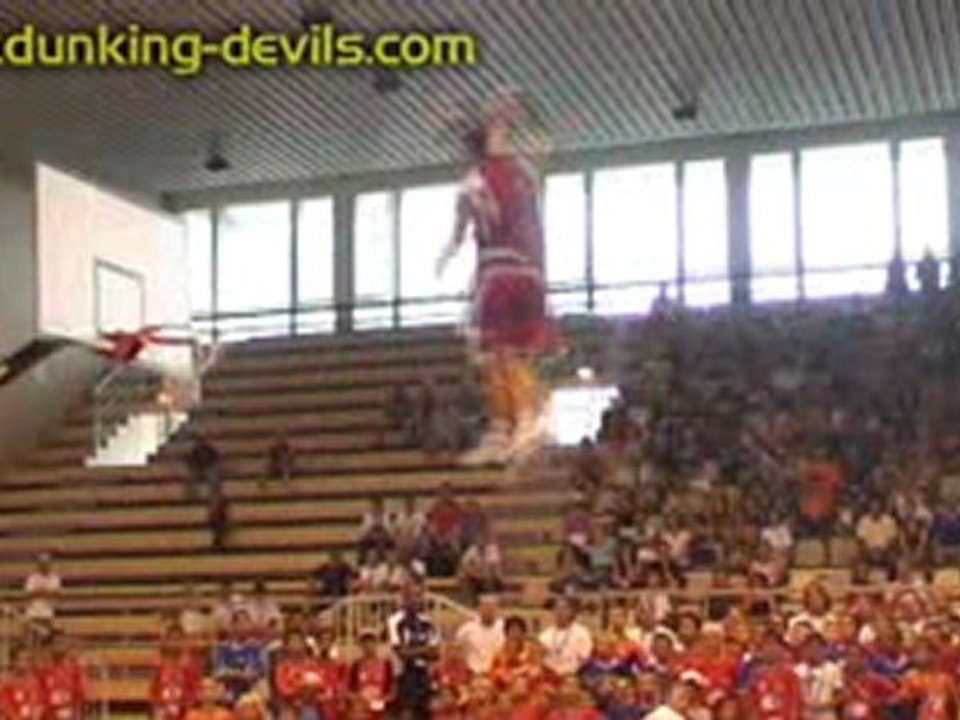 Acrobatic 720 dunks