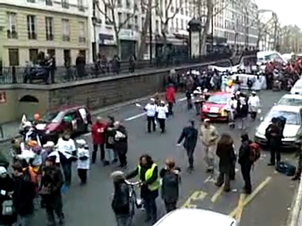 MOUVEMENT  ACTIONS SOLIDAIRES - POUR L’ARRÊT DES EXPULSIONS.