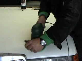 Poilissage d'un capot - Polieren einer Motorhaube