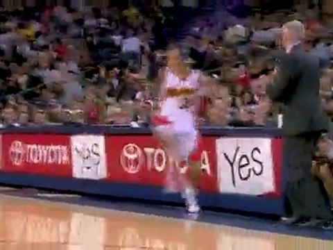 Stephen Curry picks it and saves the ball with a behind the