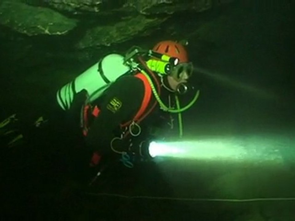 Plongée spéléo à la Chaudanne avec un déambulateur