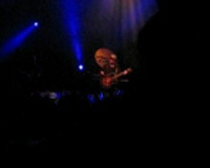 Higelin se prépare à chanter "je suis amoureux d'une cigaret