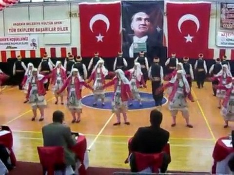 Azize Kahraman H.E.M. Türk Halk Oyunları Ekibi 2010