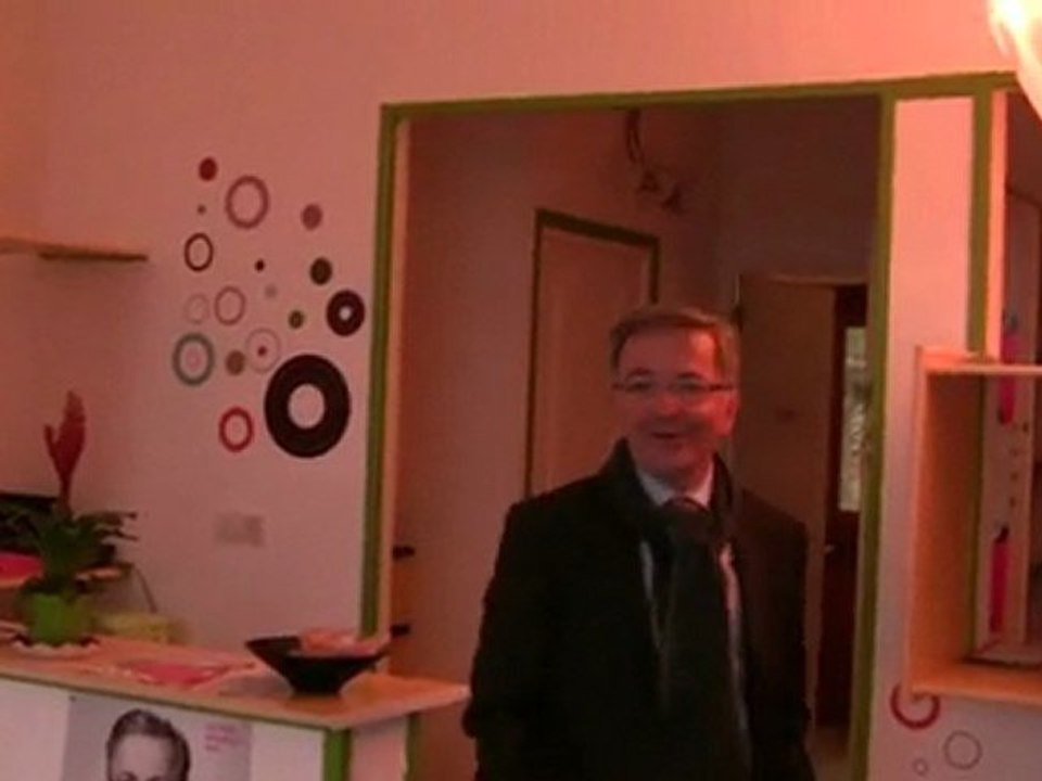 François Bonneau Arrivée à la permanence de campagne (2)