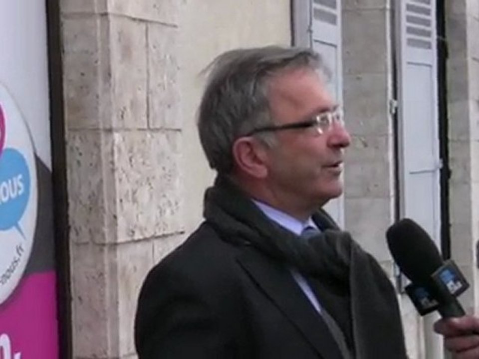 François Bonneau Arrivée à la permanence de campagne (1)