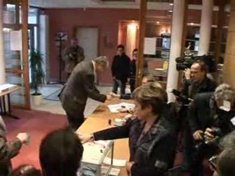 Le PS devient la première force politique en France