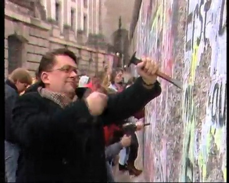 Open, Close, Berlin Wall