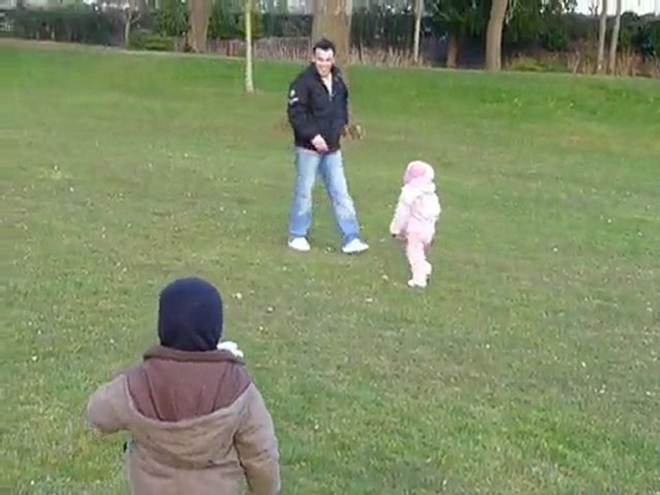 Tom drague au parc