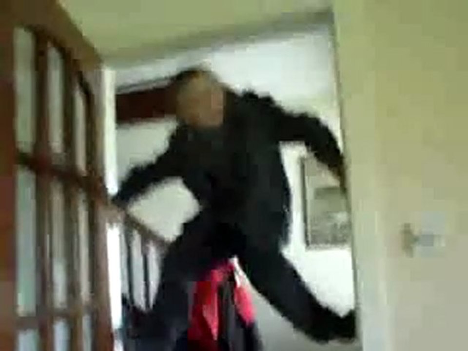 Le fils de Régis se prend pour spiderman