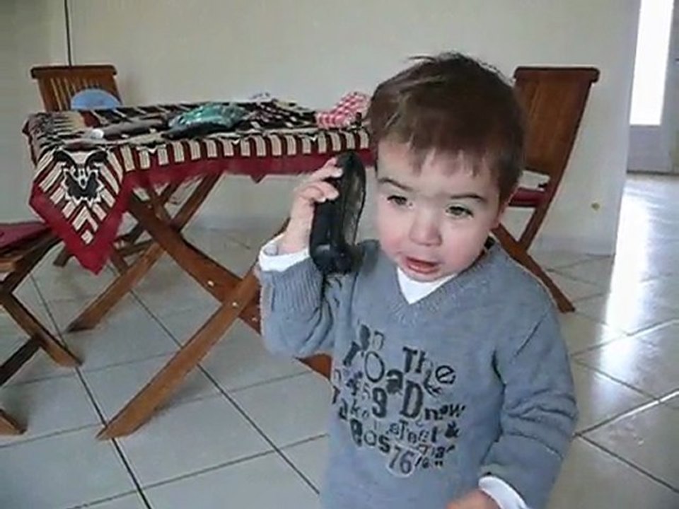 2010.03.14 - Eliott2008 - Eliott au téléphone