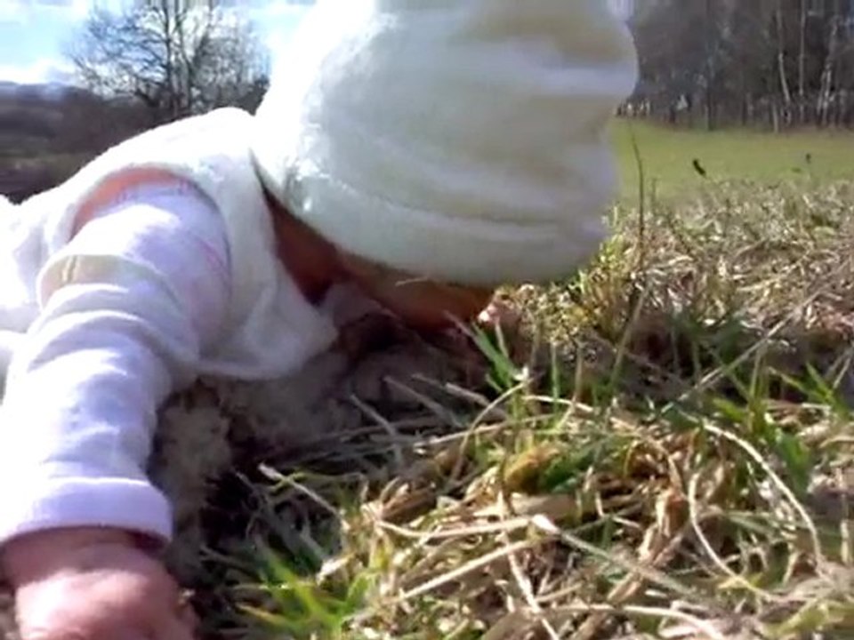 camille dans l'herbe