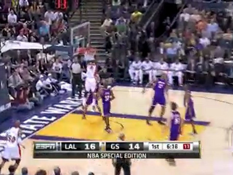 Anthony Tolliver finds Chris Hunter with a sweet pass on the