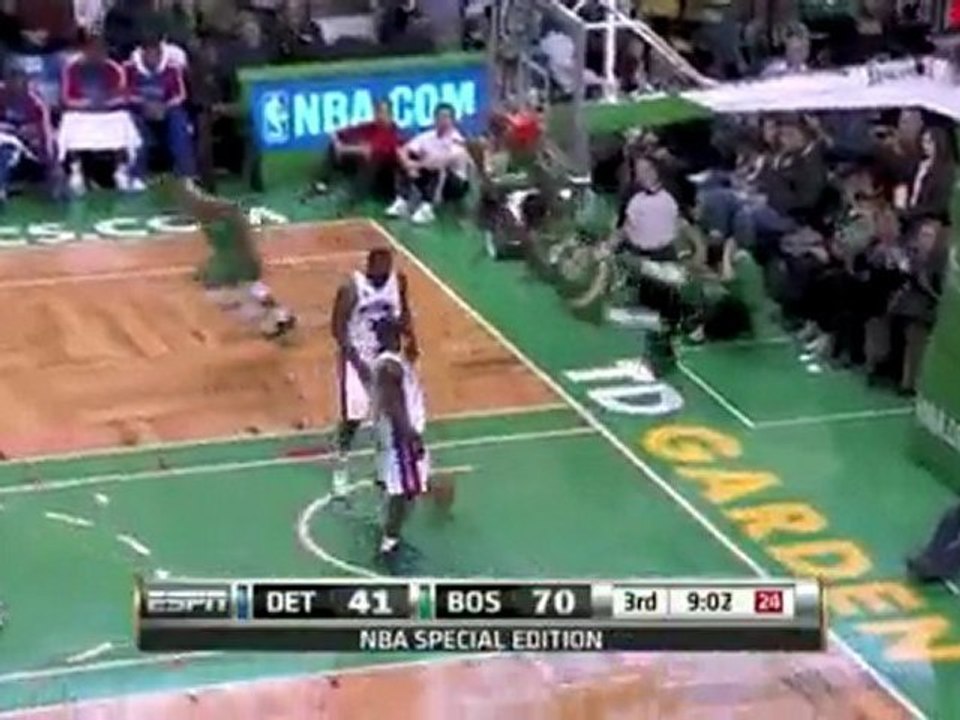 Rajon Rondo finds a trailing Kendrick Perkins for a fast-bre