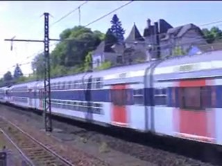 UNE RAME Z20500 ARRIVE EN GARE DE MORET