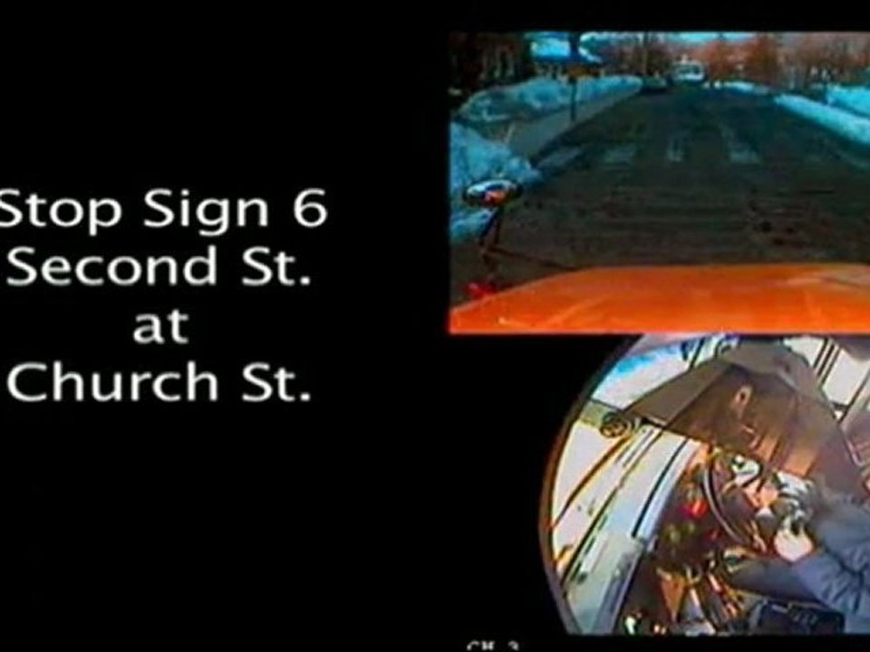 Kierowca autobusu słuchając muzyki doprodził do wypadku