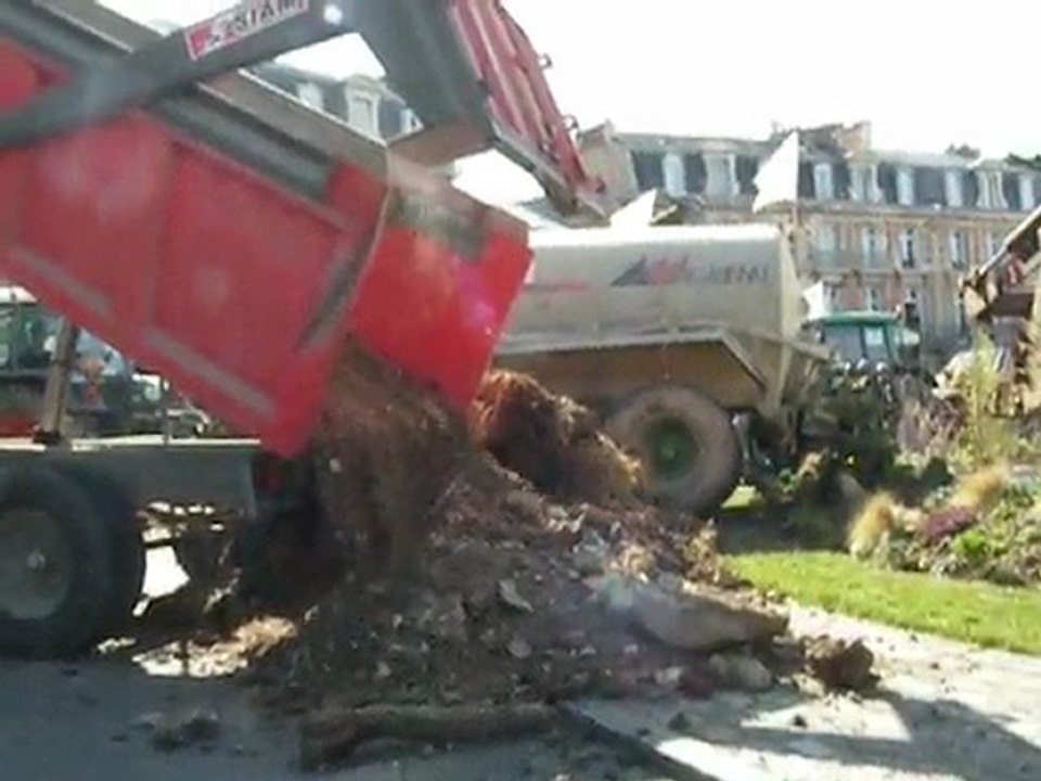 Manifestation à Poitiers : devant la préfecture
