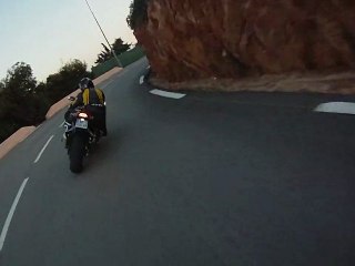 FZ1  Vs GSXR 1000 poursuite sur le bord de mer