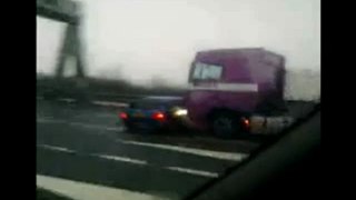 Un Camion veut tuer un automobiliste